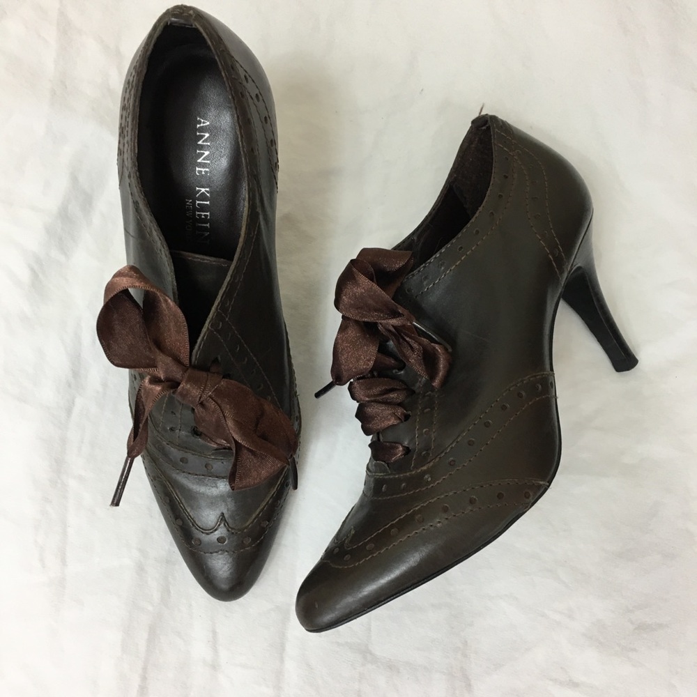 Ann Klein Brown Leather Victorian Bootie 6.5